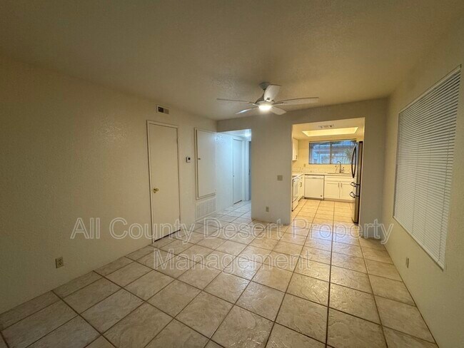 Building Photo - 2701 E Mesquite Ave