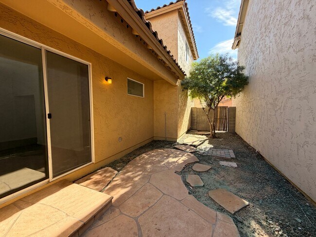 Building Photo - Two Story 3Bdm 2.5Ba Tolleson Home