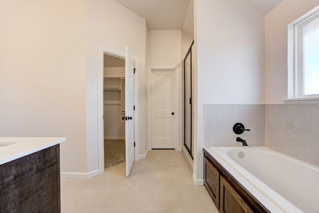 Building Photo - Newer home Available Noble OK