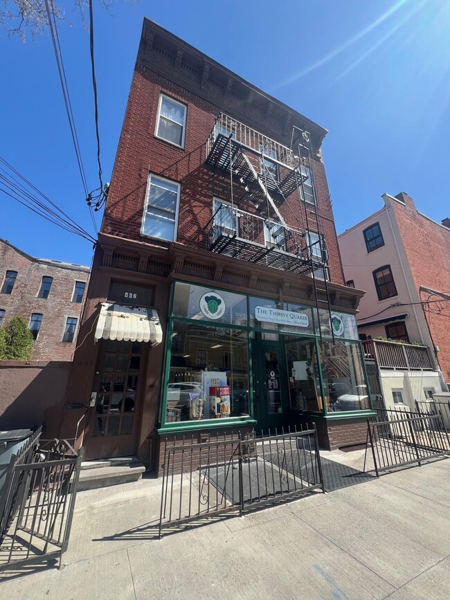 Building Photo - 492 Monmouth St