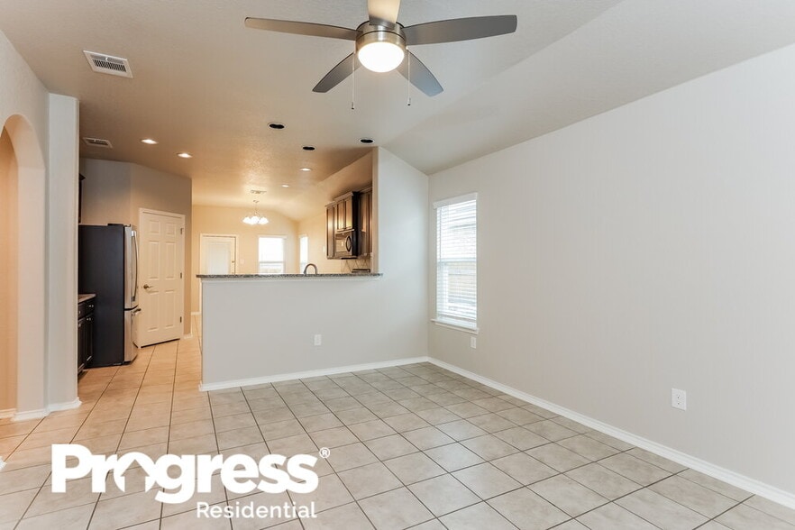 Building Photo - 119 Katy Post