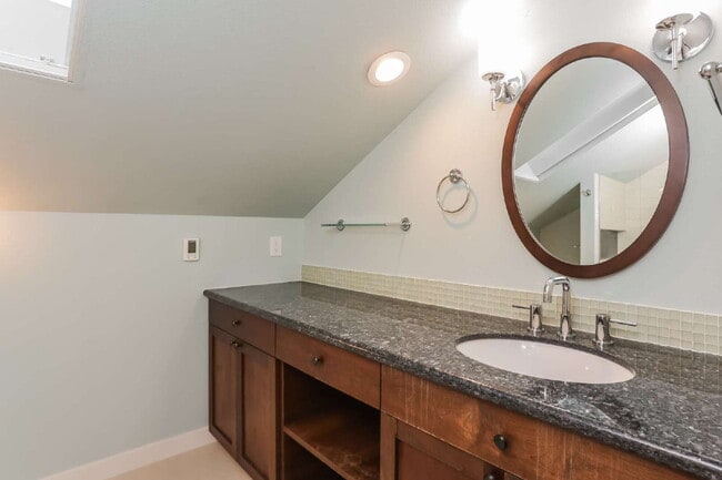 Building Photo - Charming 4-bedroom 3 bath Craftsman Home with Basement ADU for Rent