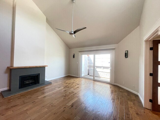Building Photo - Prime Pasadena Condo