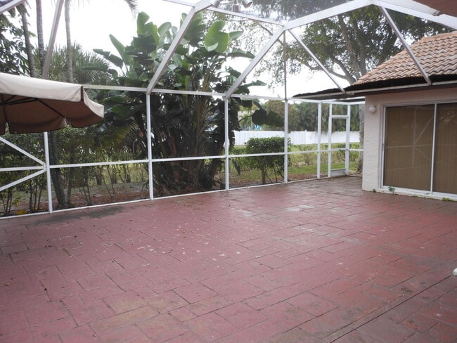 Building Photo - 7296 Via Palomar