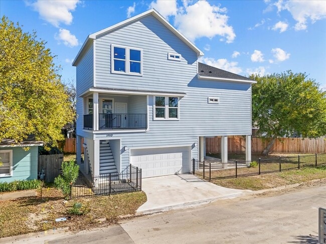 Building Photo - 1910 Bayou Shore Dr