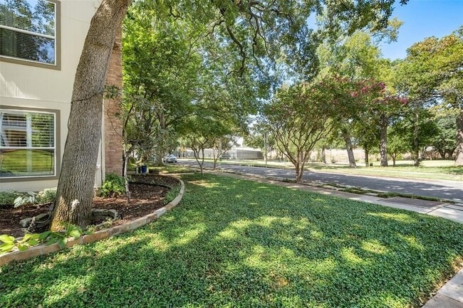 Building Photo - 4535 Rawlins St