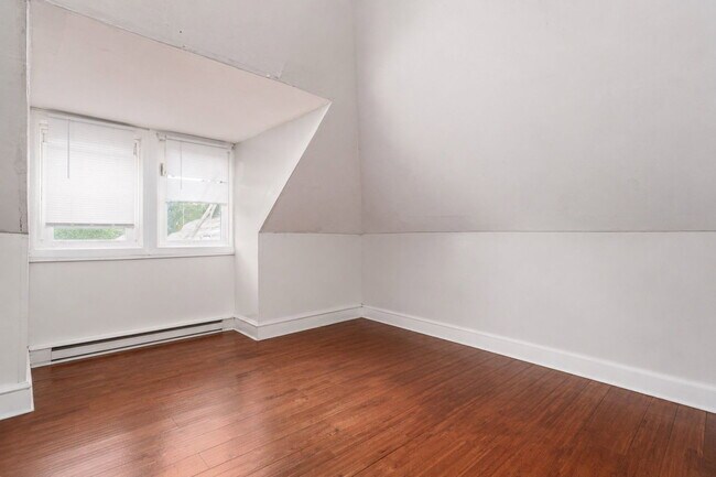 Building Photo - 319 E 17th Ave