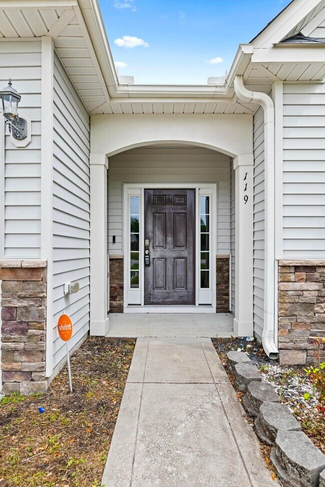 Building Photo - 3 bedroom Ranch Available Now!