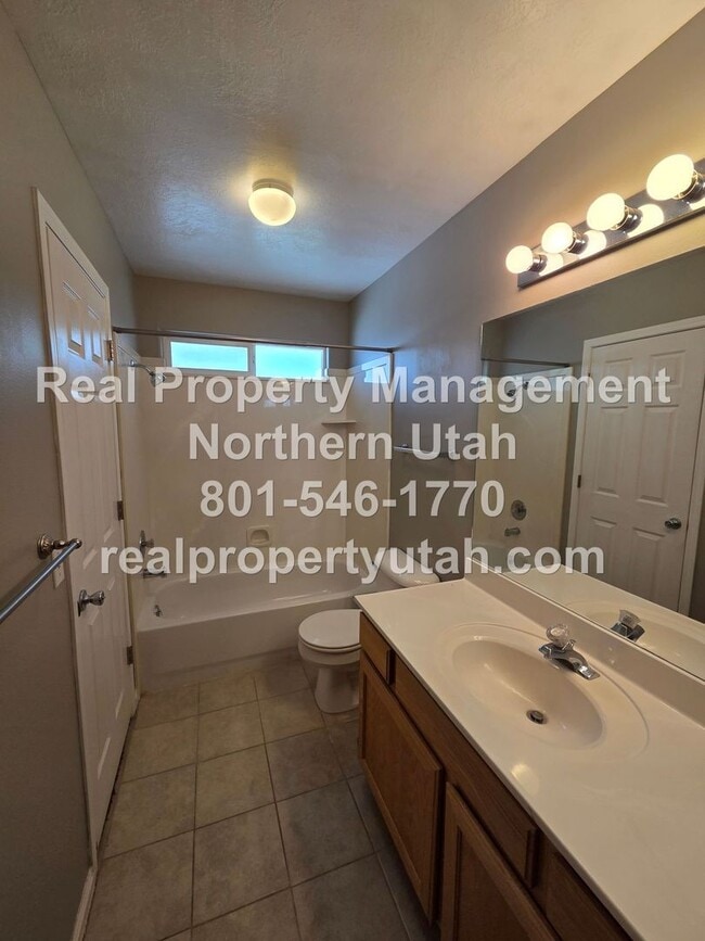 Building Photo - 2 Bed 2 Bath Condo in Clearfield Now Available!