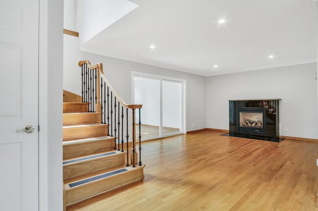 Building Photo - 1206 Lynn Terrace