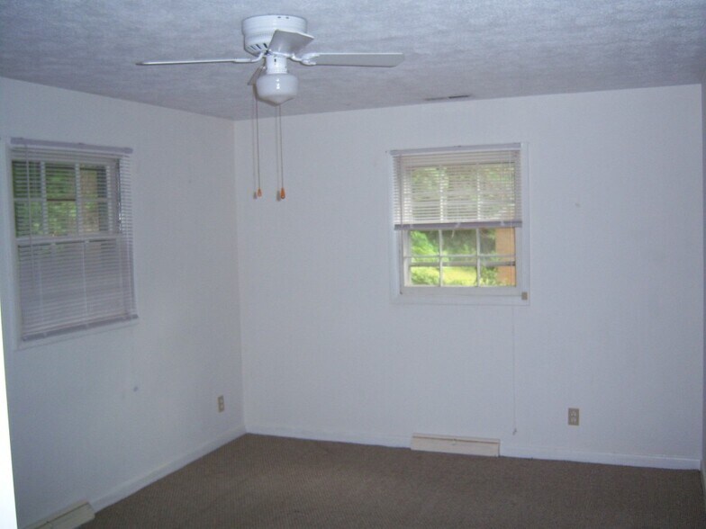 Bedroom - 1706 Cedar Hill Rd