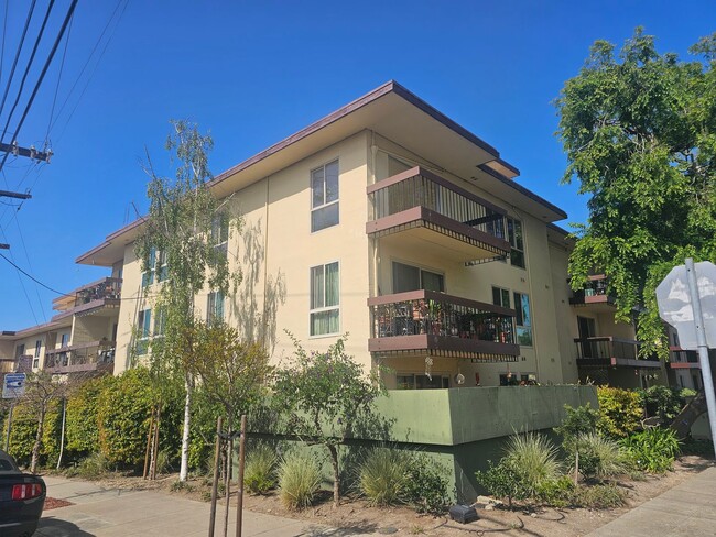 Primary Photo - Cozy 2 Bedroom Condo Looking Near Piedmont...