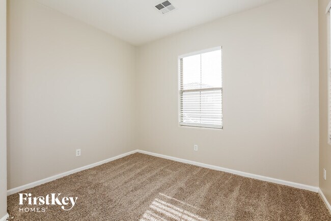 Building Photo - 13488 W Cypress St