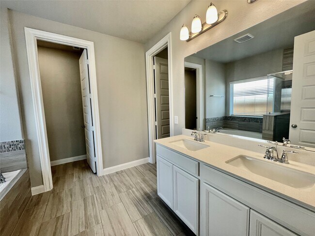 Building Photo - 17706 Sea Rosemary Ct