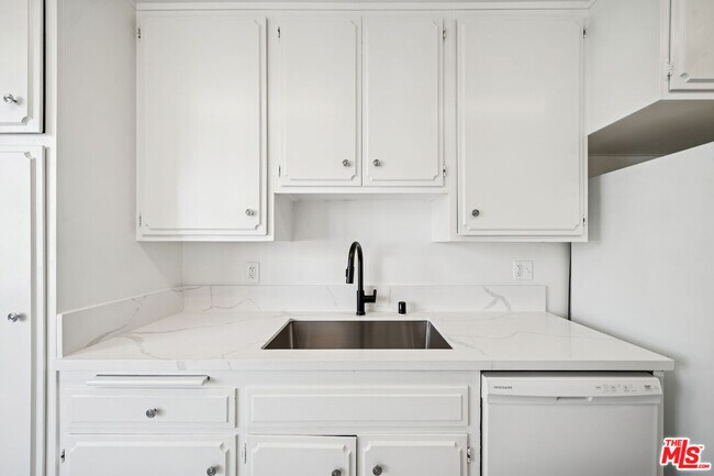 Building Photo - 131 Orlando Ave