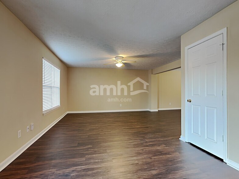 Building Photo - 881 Yellowwood Dr