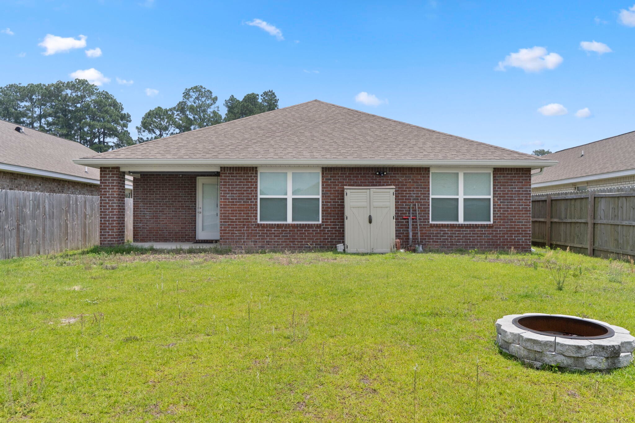 Building Photo - 7805 Lakeside Oaks Dr