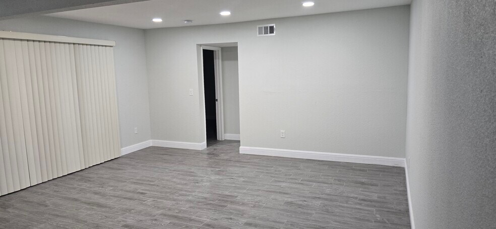 Living room - 1405 Vegas Valley Dr