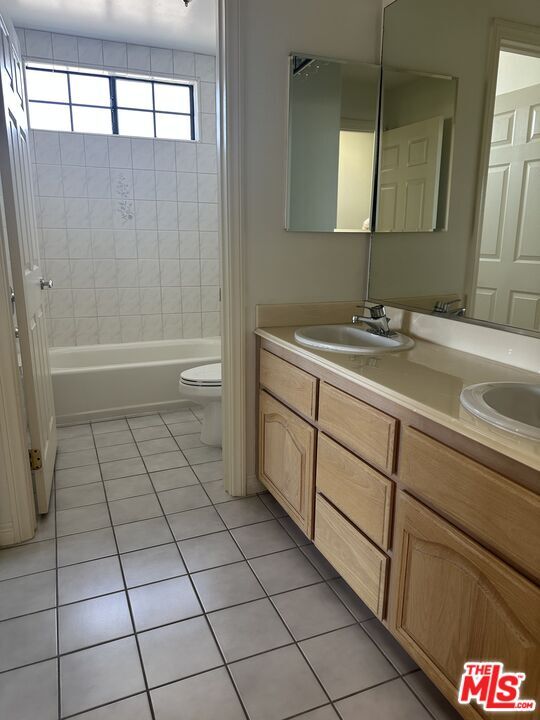 Building Photo - 5319 Lindley Ave