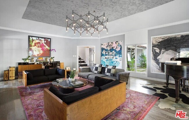 Building Photo - 1514 Sunset Plaza Dr