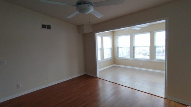 Building Photo - 2269J Essex Dr