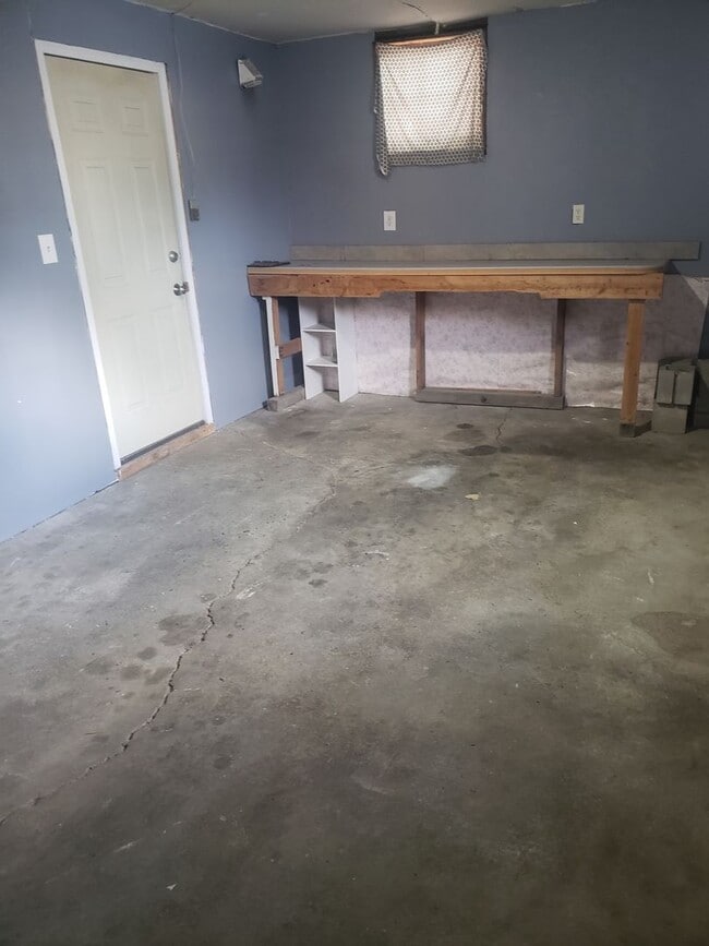 Building Photo - Cute 2 bedroom