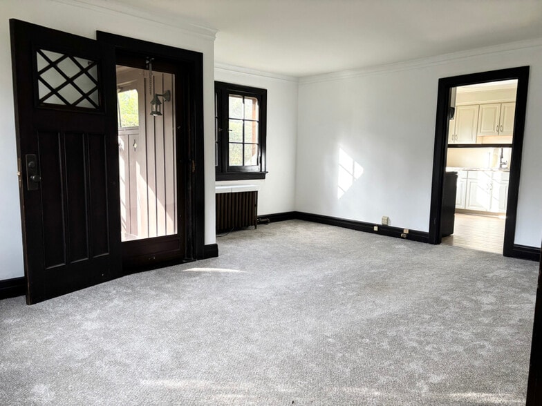 Building Photo - 708 Rock Beach Rd