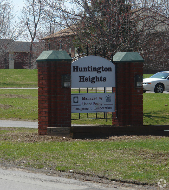 Building Photo - Huntington Heights