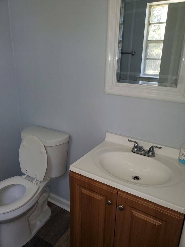 Building Photo - Spacious, quiet neighborhood