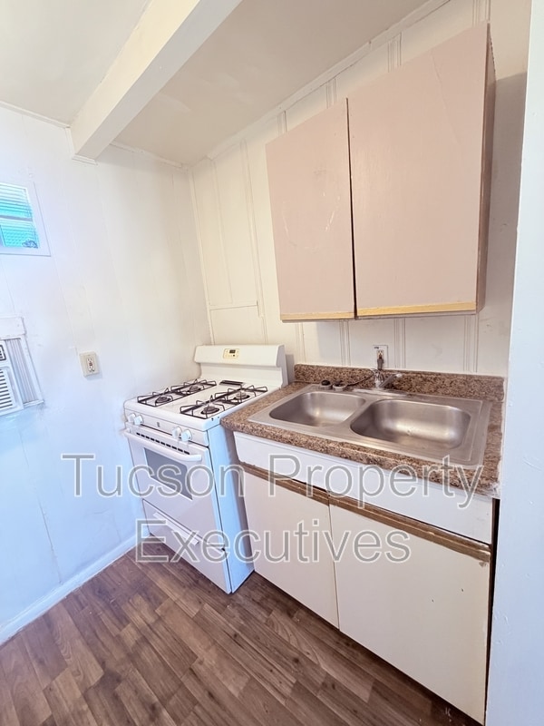 Building Photo - 3274 E Benson Hwy