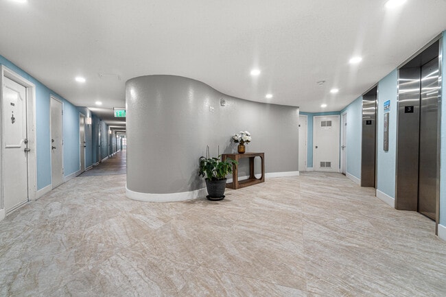 Building Photo - 1801 S Ocean Dr