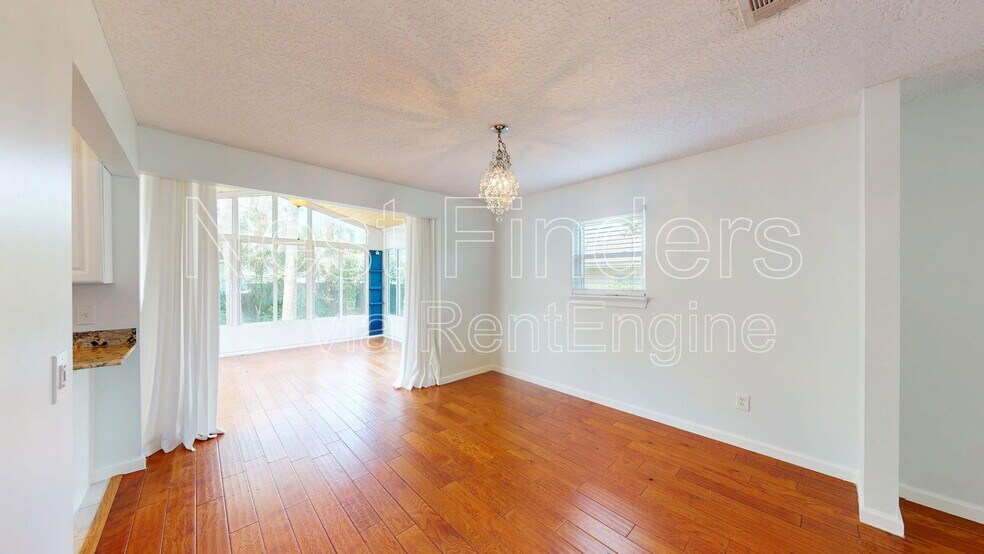 Building Photo - 421 7th Ave S