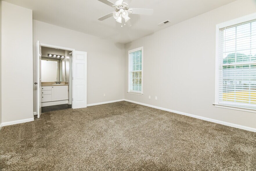 Building Photo - 141 Hutson Ln
