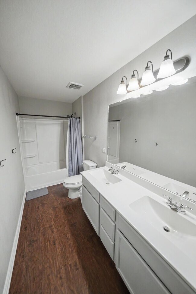Building Photo - Spacious Home with Office, Game Room & Solar Panels Near Randolph AFB - Realtor Commission: $500