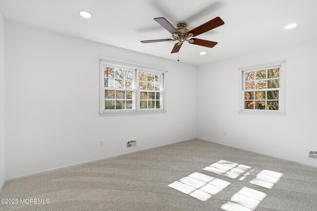 Building Photo - 218 Holly Ave