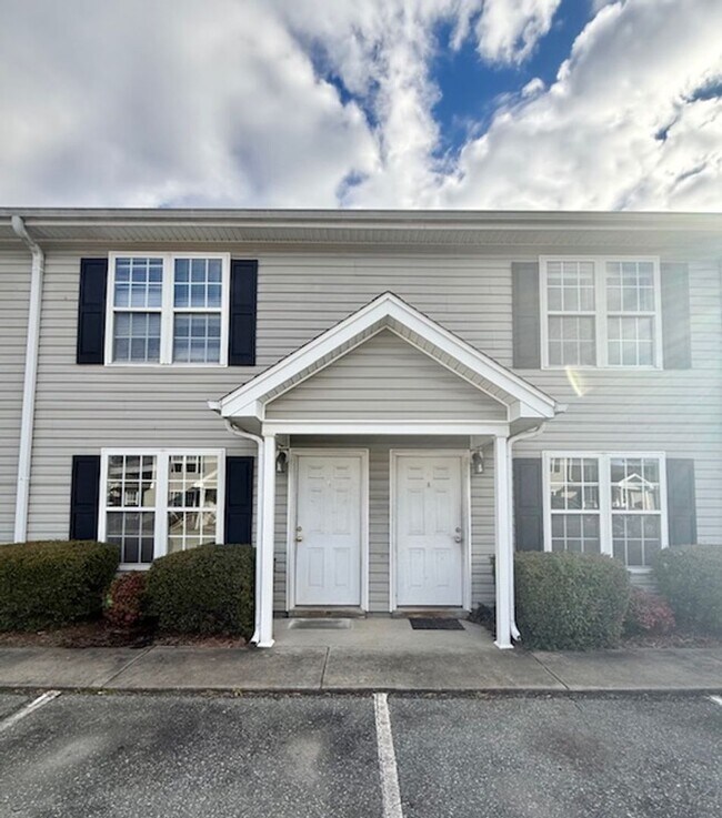 Primary Photo - Two bedroom, 1.5 townhouse in Graham (Park Place Apts)