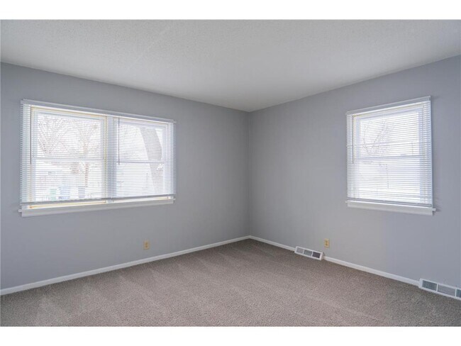 Building Photo - 5048 N Girard Ave