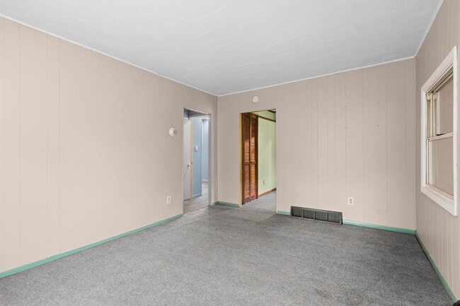 Building Photo - 104 Smithtown Rd