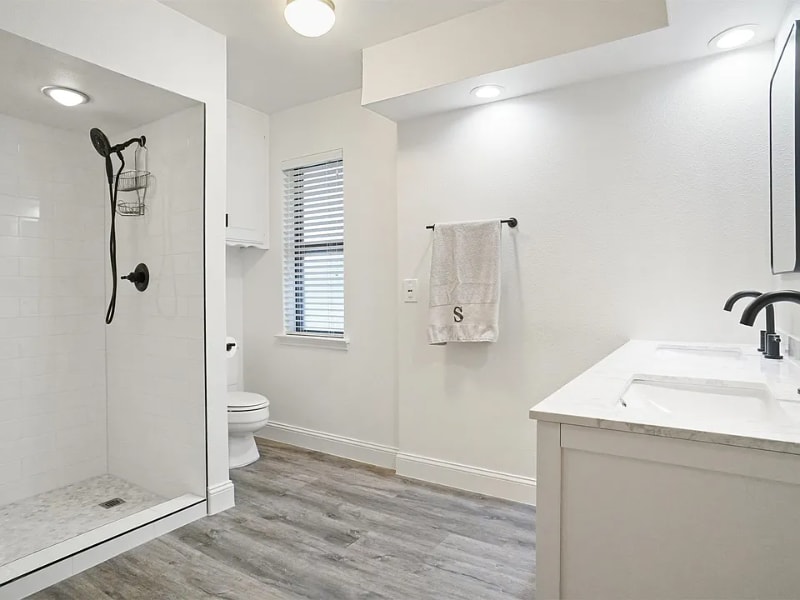 Building Photo - 1000 Forest Trail Ct