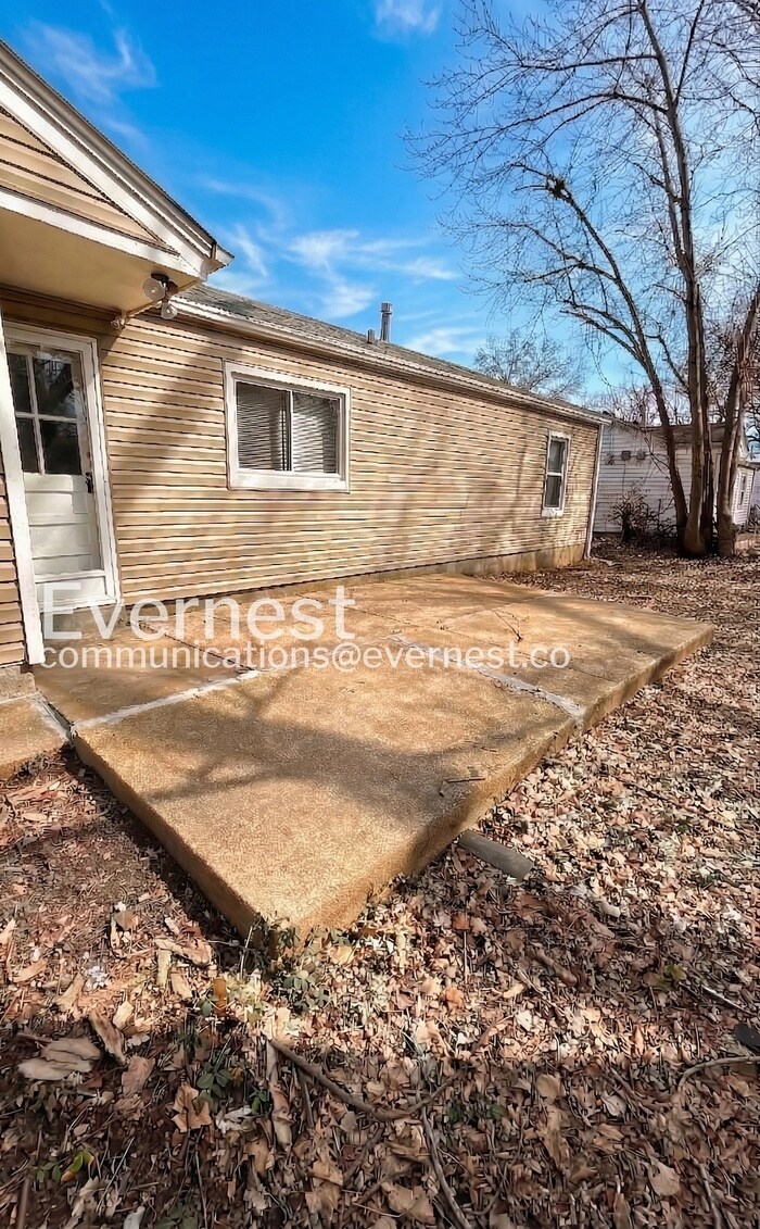 Building Photo - 9717 Dennis Dr