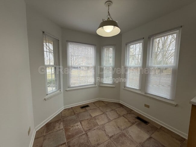 Building Photo - 2131 Aberdeen Ct