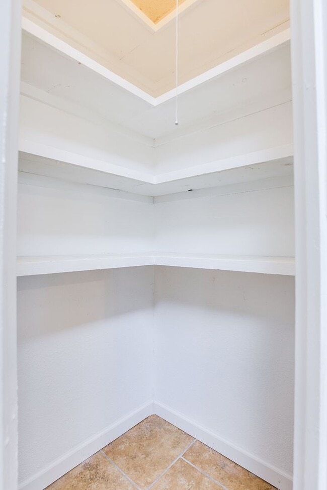 Building Photo - 4 Bedroom Home in Paulann!