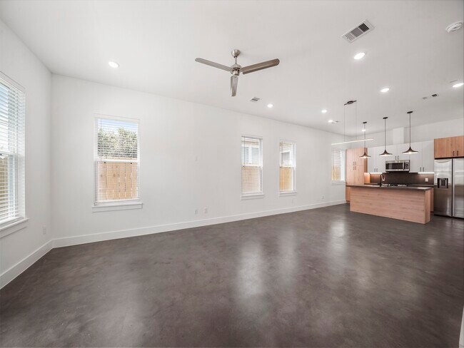 Building Photo - 7033 Avenue N