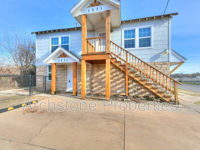 Building Photo - 1233 N Grand Blvd
