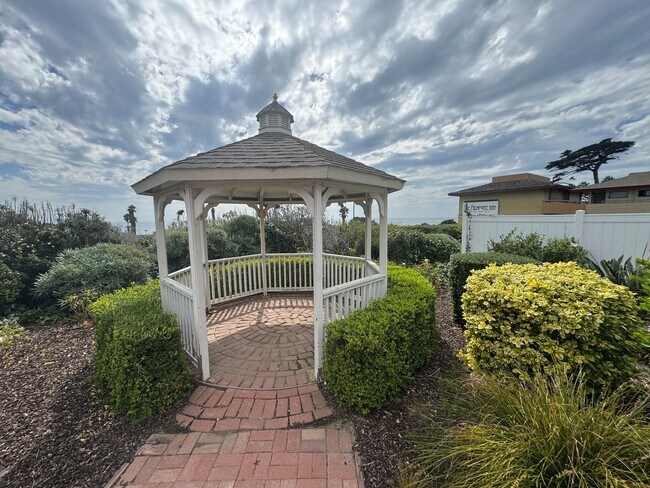 Building Photo - Gorgeous Hillside Ventura Home with Ocean ...