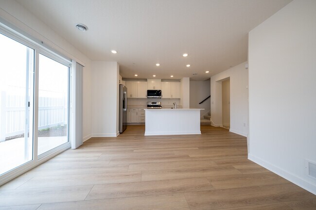 Building Photo - 15004 Ahena Curv