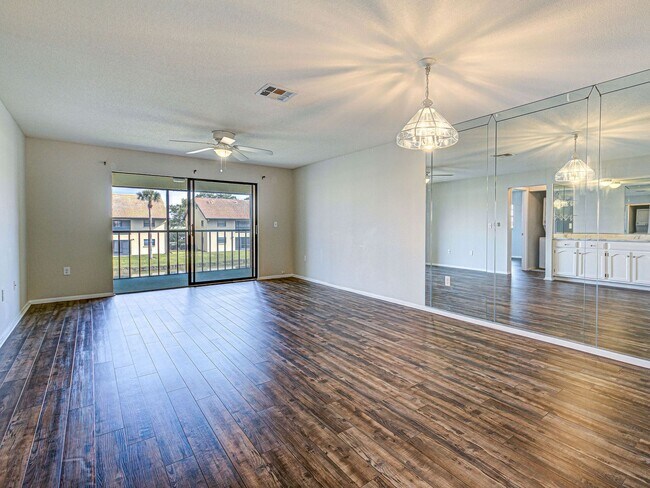 Building Photo - 2BD/2BA Mission Lakes Condo