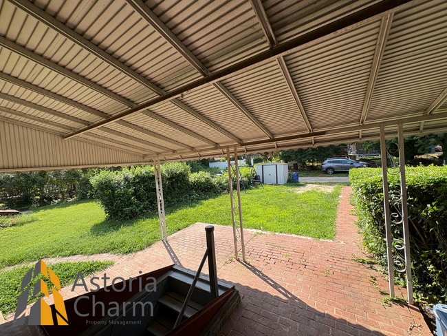 Building Photo - Warm & Welcoming 3 Bed, 2 Bath Home with C...
