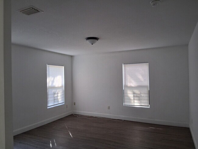 Building Photo - 1065 Winthrop St