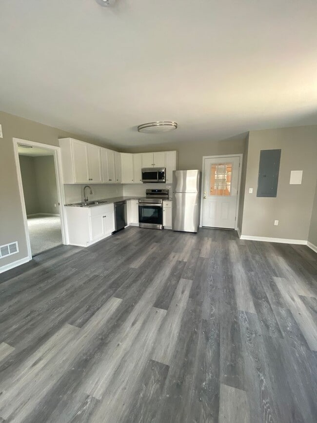 Building Photo - Brand New 2 bedroom Apartment in Parkland School District!